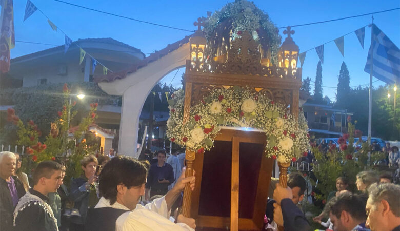 Πιστοί έκαναν λιτανεία στο Προκόπι Εύβοιας για να σταματήσουν οι σεισμοί