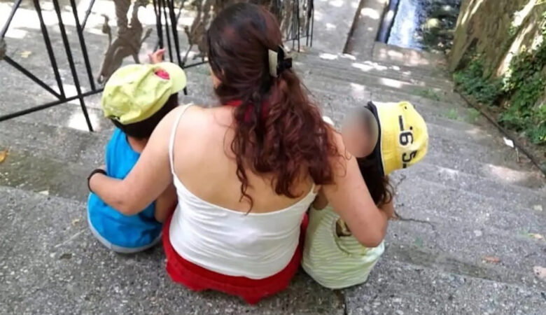 Προφυλακίστηκε η 32χρονη μητέρα για την κακοποίηση των παιδιών της στη Λάρισα – «Περίπου 20 λεπτά μας έκαιγε και μας χτυπούσε»