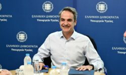 Μητσοτάκης στο Υπουργείο Υγείας: «Νέος τηλεφωνικός αριθμός για το ΕΣΥ»