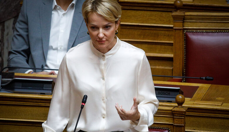 Σδούκου: Έχει το πολιτικό θάρρος ο ΣΥΡΙΖΑ να διαγράψει τον ευρωβουλευτή του Νικόλα Φαραντούρη;