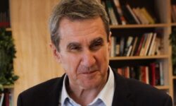 Λοβέρδος: «Έπρεπε να έχω μηνύσει τον Τσίπρα» – «Ήθελα να τον δείρω μέσα στη Βουλή»