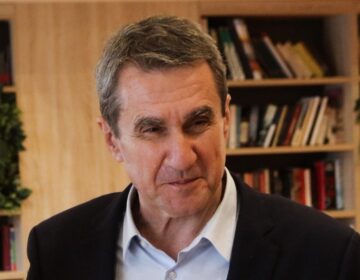 Λοβέρδος: «Έπρεπε να έχω μηνύσει τον Τσίπρα» – «Ήθελα να τον δείρω μέσα στη Βουλή»