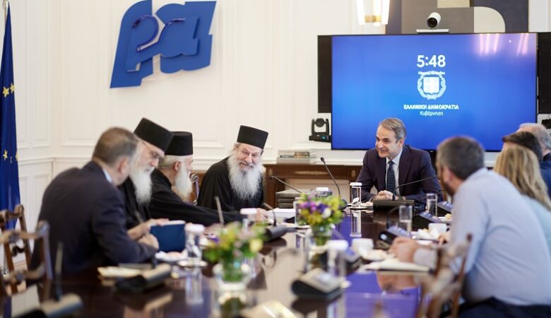 Με επιτροπή ιερομόναχων του Αγίου Όρους συναντήθηκε ο πρωθυπουργός