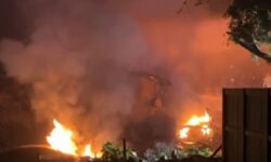 Μικρό αεροπλάνο συνετρίβη στο Σαν Ντιέγκο – Στις φλόγες τυλίχθηκαν σπίτια
