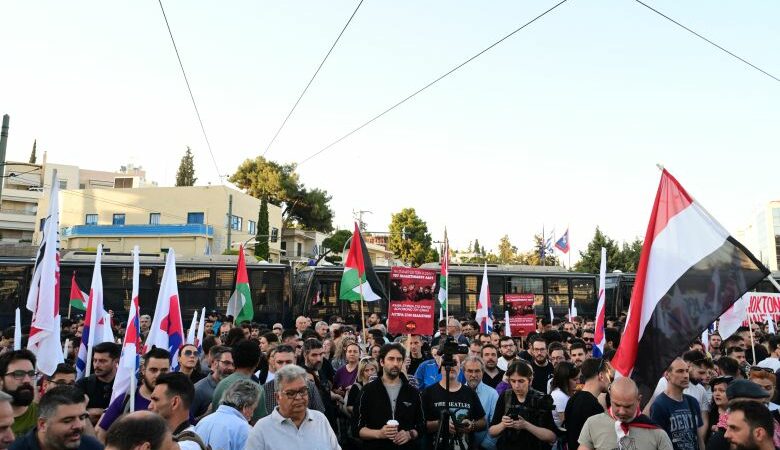 Συγκέντρωση στην ισραηλινή πρεσβεία: «Να σταματήσει εδώ και τώρα η σφαγή του παλαιστινιακού λαού από το κράτος-δολοφόνο»