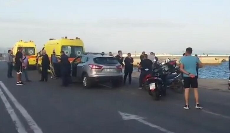 Σοκ στη Μυτιλήνη: Αγροτικό αυτοκίνητο έκανε «βουτιά» στο λιμάνι