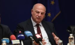 «Καρατόμησε» τον πρόεδρο του ΟΠΕΚΕΠΕ ο Κώστας Τσιάρας