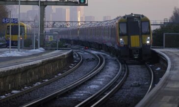 Βρετανία: Η εταιρεία South Western Railway είναι η πρώτη σιδηροδρομική εταιρεία που περνά από σήμερα στον έλεγχο του δημοσίου