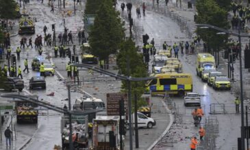Αυτοκίνητο χτύπησε πλήθος πεζών κατά τη διάρκεια των εορτασμών στο Λίβερπουλ για την κατάκτηση του τίτλου