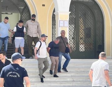 Τρεις συλλήψεις για τη δολοφονία της 69χρονης συμβολαιογράφου στην Ζάκυνθο – Φέρονται να έχουν ομολογήσει
