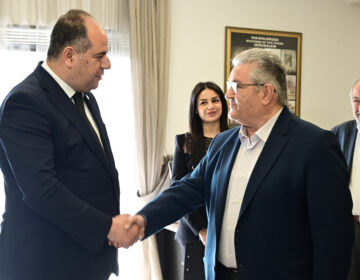 Συνάντηση Κουτσούμπα με τον πρέσβη της Παλαιστίνης: «Να σταματήσει το έγκλημα του κράτους-δολοφόνου του Ισραήλ»