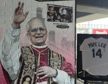 Ο Πάπας Λέων ΙΔ’ σε γκράφιτι στο στάδιο των White Sox στο Σικάγο