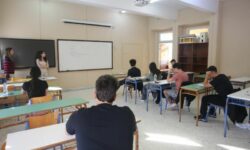 Πανελλαδικές Εξετάσεις 2025: «Το ίδιο το θέμα θα μπορούσε να χαρακτηριστεί δημιουργικό και ανατρεπτικό» λέει φιλόλογος