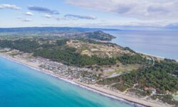 Έντεκα επενδυτικά σχήματα για την «Ακτή και Camping Ποσειδίου Καλάνδρας» Χαλκιδικής