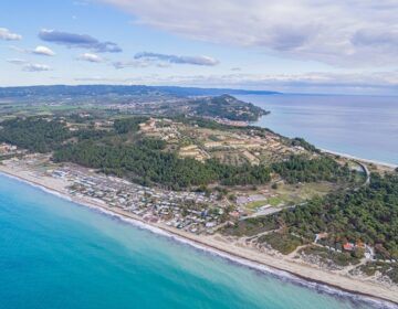 Έντεκα επενδυτικά σχήματα για την «Ακτή και Camping Ποσειδίου Καλάνδρας» Χαλκιδικής