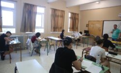 Πανελλαδικές Εξετάσεις 2025: Πρεμιέρα για τα ΕΠΑΛ με το μάθημα των Νέων Ελληνικών