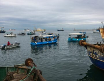 Δύτες «ψάρεψαν» πατίνια, λάστιχα και μηχανές από το βυθό του Θερμαϊκού