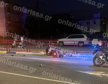 Νεκρή 52χρονη που εκτοξεύτηκε από τη μηχανή και κατέληξε σε παρμπρίζ αυτοκινήτου στη Λάρισα
