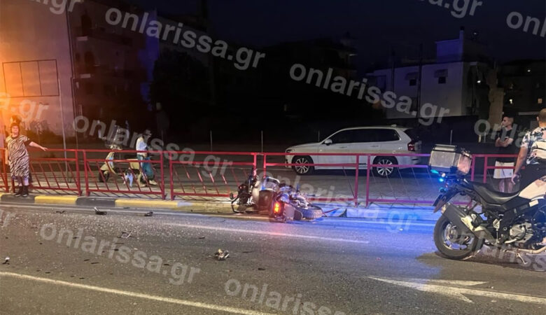Νεκρή 52χρονη που εκτοξεύτηκε από τη μηχανή και κατέληξε σε παρμπρίζ αυτοκινήτου στη Λάρισα