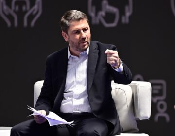 Ανδρουλάκης: Χαμηλοί μισθοί και αυξημένο κόστος ζωής αποτρέπουν την επιστροφή των νέων στην Ελλάδα