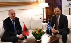 Γεραπετρίτης στη συνάντηση με τον Αλβανό ομόλογό του: Η ελληνική μειονότητα στην Αλβανία, μείζονα προτεραιότητα για την Ελλάδα
