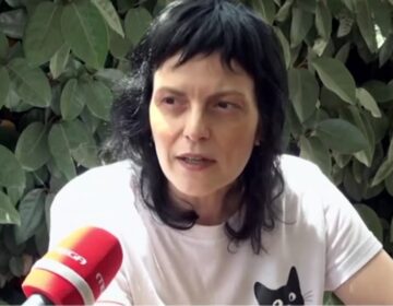 Ελεάνα Βραχάλη: «Το τραγούδι “Βυθός” το έγραψα όταν έπαιρνα φάρμακα και δεν θυμόμουν πως το είχα γράψει»