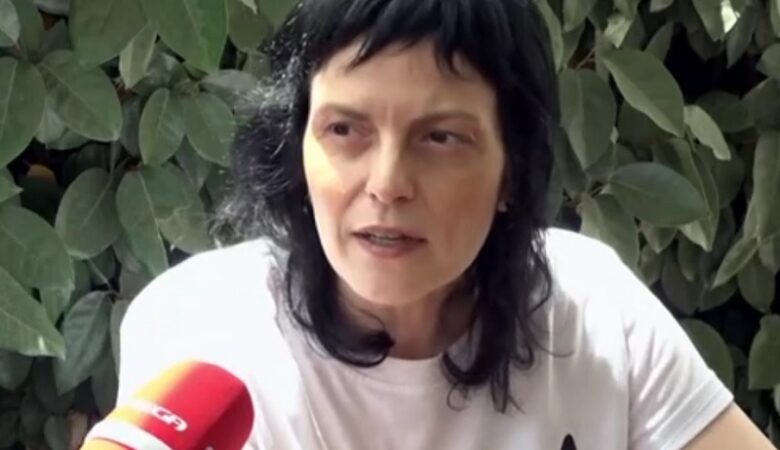 Ελεάνα Βραχάλη: «Το τραγούδι “Βυθός” το έγραψα όταν έπαιρνα φάρμακα και δεν θυμόμουν πως το είχα γράψει»
