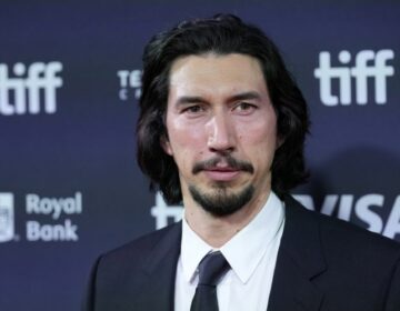 Άρχισαν τα γυρίσματα για το «Paper Tiger» με πρωταγωνιστές τους Άνταμ Ντράιβερ, Σκάρλετ Γιόχανσον και Μάιλς Τέλερ