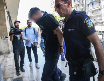 Κακουργηματική δίωξη στον 34χρονο που κλώτσησε και πάτησε γατάκι στην Καλαμαριά