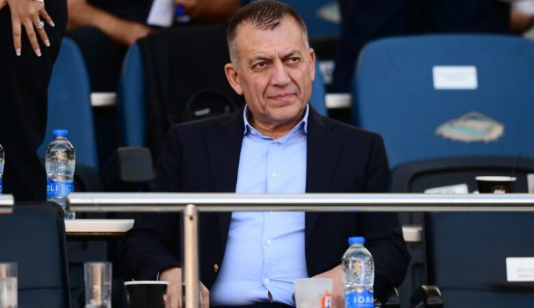 Αναδίπλωση Βρούτση για να εκτονωθεί η κρίση στο μπάσκετ: «Δεν απαιτείται κοινή παρουσία Γιαννακόπουλου – Αγγελόπουλων»
