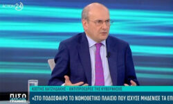 Χατζηδάκης: Η κυβέρνηση θέλει να προστατεύσει το μπάσκετ
