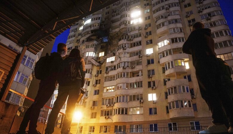 Τουλάχιστον τέσσερις νεκροί και 20 τραυματίες σε επιδρομές της Ρωσίας στο Κίεβο