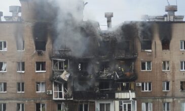 Πολύνεκρο μπαράζ Ρωσικών επιθέσεων σε Χάρκοβο και Χερσώνα