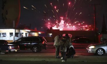 Χάος στο Λος Άντζελες: Ξέσπασαν βίαια επεισόδια μετα τις επιχειρήσεις σύλληψης παράτυπων μεταναστών – Ο Τραμπ στέλνει την Εθνοφρουρά