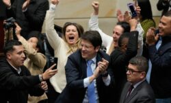 Κολομβία: Πυροβόλησαν στο κεφάλι τον υποψήφιο για την προεδρία Μιγκέλ Ουρίμπε – Δείτε βίντεο