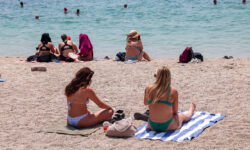 Καιρός: Αίθριος με λίγες νεφώσεις και τοπικούς όμβρους στα ηπειρωτικά ορεινά
