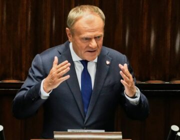 Η φιλοευρωπαϊκή κυβέρνηση του Τουσκ κέρδισε την ψήφο εμπιστοσύνης στη Βουλή της Πολωνίας