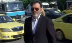 Στάθης Αγγελόπουλος: «Ποτέ δεν σηκώνω χέρι. Δεν έχω μιλήσει με την πρώην σύζυγό μου» – Στην Ευελπίδων ο τραγουδιστής