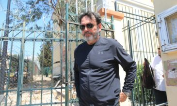 Αναβλήθηκε η δίκη του Στάθη Αγγελόπουλου για το επεισόδιο με την πρώην σύζυγό του – Ζητήθηκε να καταθέσει ο γιος τους
