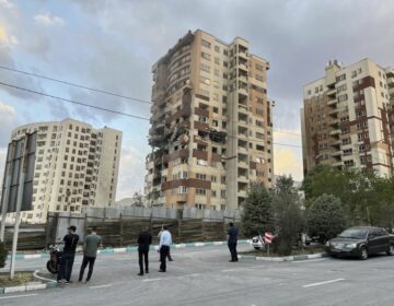Φλέγεται η Μέση Ανατολή: «Κήρυξη πολέμου» θεωρεί το Ιράν την ισραηλινή επίθεση – «Κάντε συμφωνία, πριν να είναι πολύ αργά» διαμηνύει ο Τραμπ