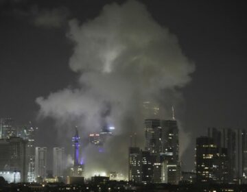 Εκατοντάδες πύραυλοι εκτοξεύτηκαν από το Ιράν στο Ισραήλ – Εκρήξεις σε Τελ Αβίβ και Ιερουσαλήμ