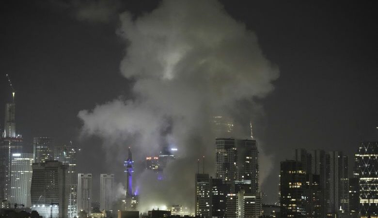 Εκατοντάδες πύραυλοι εκτοξεύτηκαν από το Ιράν στο Ισραήλ – Εκρήξεις σε Τελ Αβίβ και Ιερουσαλήμ