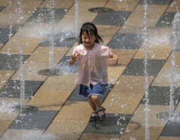 Η τροπική καταιγίδα Wutip σαρώνει την κινέζικη επαρχία Χαϊνάν