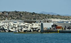 Ελικόπτερο κατέπεσε στη θάλασσα στην Μαρίνα Βουλιαγμένης