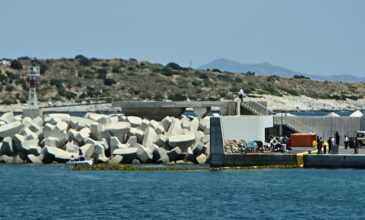 Ελικόπτερο κατέπεσε στη θάλασσα στην Μαρίνα Βουλιαγμένης