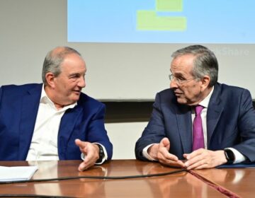 Κριτική στην κυβέρνηση για τον τρόπο αντιμετώπισης των προκλήσεων της Τουρκίας από Κώστα Καραμανλή και Αντώνη Σαμαρά