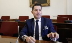Novartis: Πιέσεις για να εμπλέξει πολιτικά πρόσωπα στην υπόθεση κατήγγειλε ότι δέχτηκε ο Νίκος Μανιαδάκης