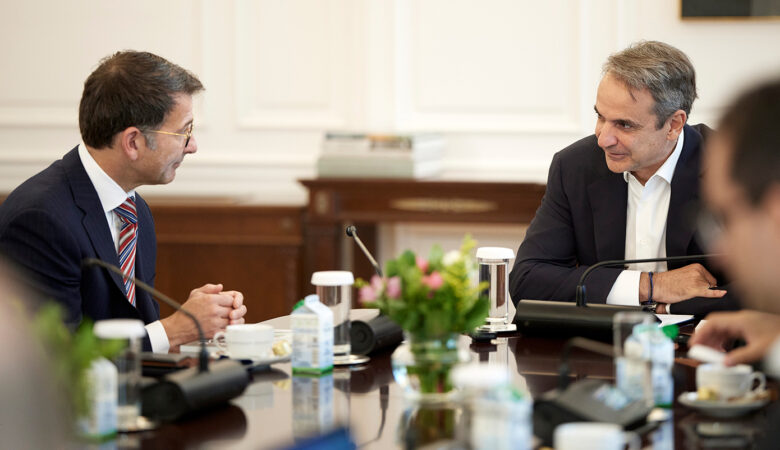 Ο Μητσοτάκης είχε συνάντηση με τον εκτελεστικό αντιπρόεδρο και CCO της Microsoft