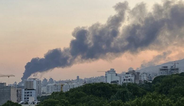 Μαίνονται οι βομβαρδισμοί μεταξύ Ισραήλ και Ιράν: Εκρήξεις πάνω από το Τελ Αβίβ – Ο ισραηλινός στρατός διεξήγαγε “πολλά πλήγματα” εναντίον ιρανικών στόχων