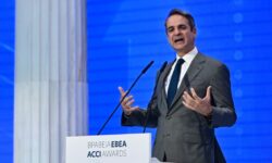 Μητσοτάκης στο ΕΒΕΑ: Να τολμήσουμε τις μεγάλες μεταρρυθμίσεις υπέρ της ανάπτυξης, κάτι που θα μας φέρει πιο κοντά στην Ευρώπη